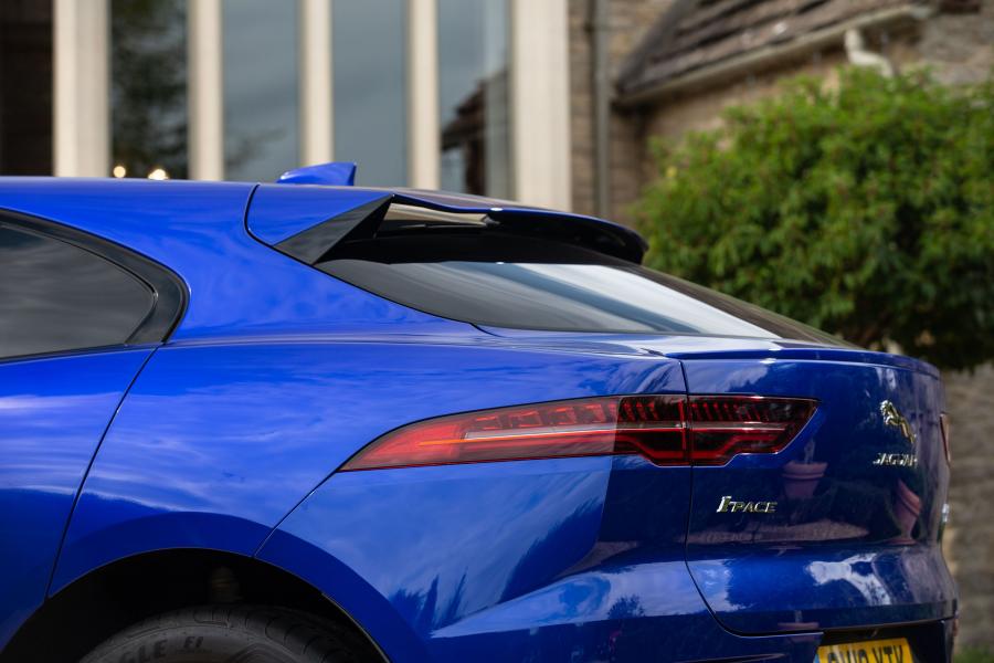 Детали экстерьера Jaguar I-Pace EV400 AWD S 2018 года  (UK) (фото 10 из 40)